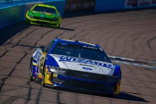 Ryan Blaney holds on in Phoenix, ends Tyler Reddick's winning streak