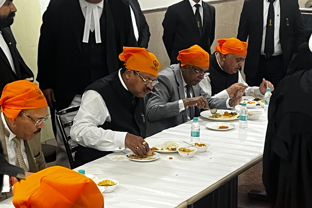 CJI BR Gavai, apex court judges participate in community langar at SC to celebrate Guru Nanak Jayanti