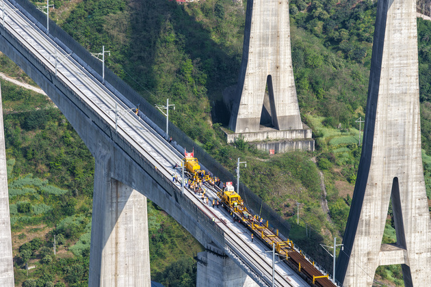 CHINA-CHONGQING-HIGH-SPEED RAILWAY-TRACK-LAYING-CONSTRUCTION (CN)