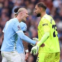 Man City's big men decide derby, Liverpool lucky again, more - ESPN