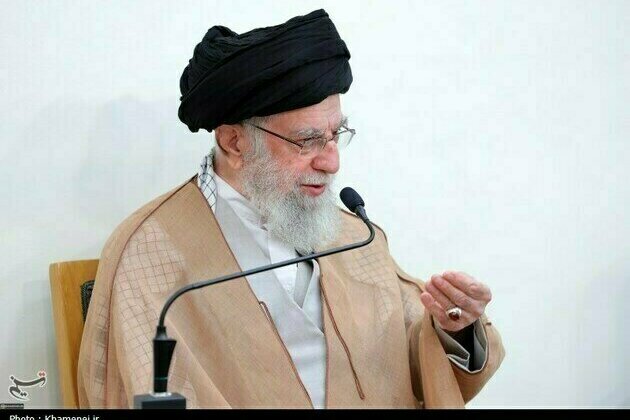 Leader Urges Use of Capacities of Irans Neighbors