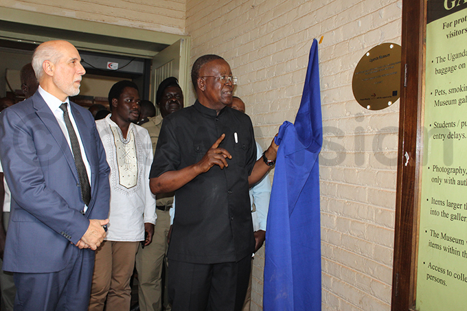  mbassador ttilio acifici and tourism minister phraim amuntu unveiling a plaque at the ganda useum hoto by eoffrey utegeki