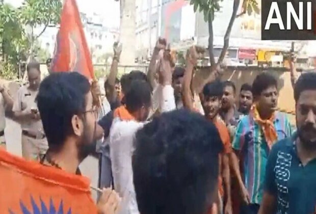 Bajrang Dal, VHP protest Haryana violence in Capital; Delhi Police beefs up security