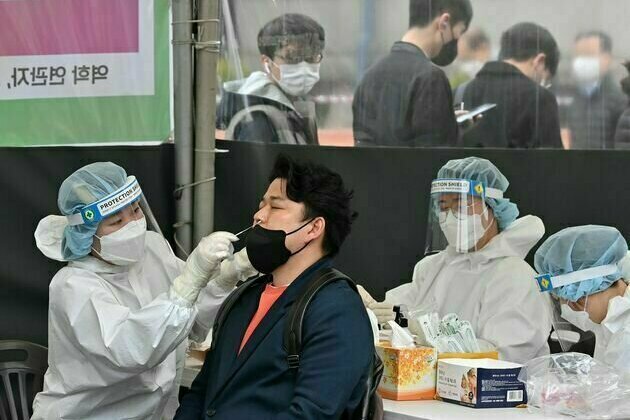 South Korea reports less than 90,000 new COVID-19 cases