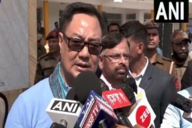 Union Minister Kiren Rijiju attends fitness program for Hajj pilgrims at Jamia University