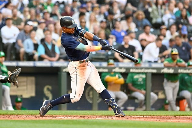 Mariners outslug A's for 8th win in 10 games