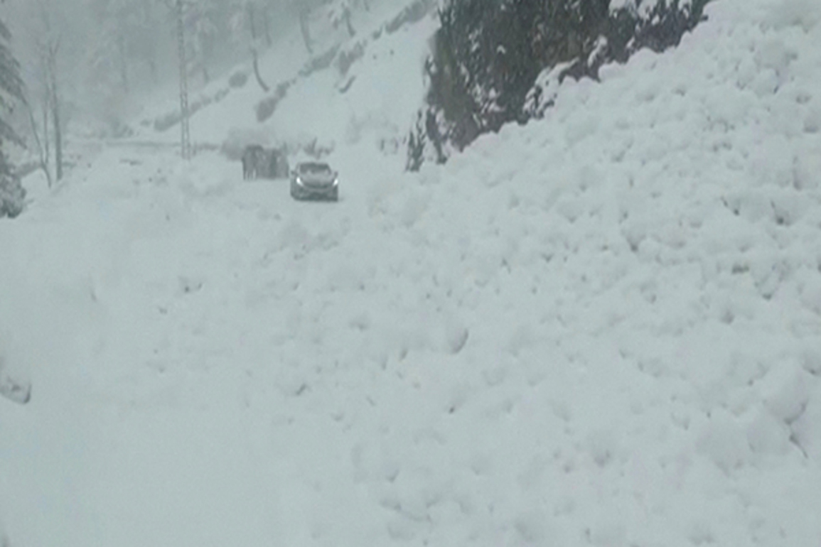 Locals stranded in PoGB as snowfall disrupts road access