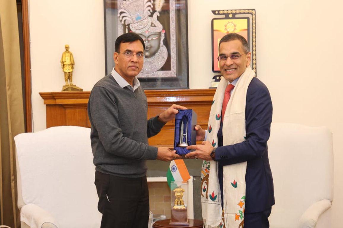 Union Minister Mansukh Mandaviya meets ISSA President to strengthen social protection cooperation
