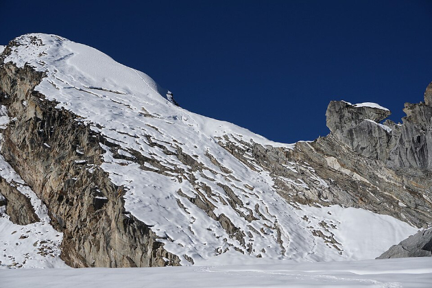 Nepalese teams spot bodies of missing climbers on mountain