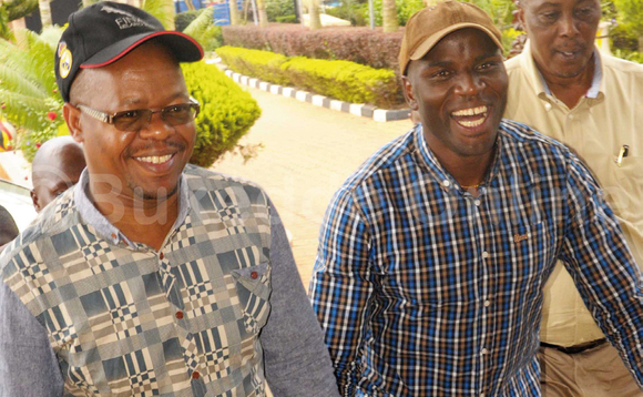Magogo (ku kkono) ne Geoffrey Massa mu ssanyu. Magogo (ku kkono) ne Geoffrey Massa mu ssanyu.