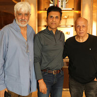 Vikram Bhatt, Anand Pandit, Mahesh Bhatt reunite for horror thriller 'Haunted 3D: Ghosts of the Past'