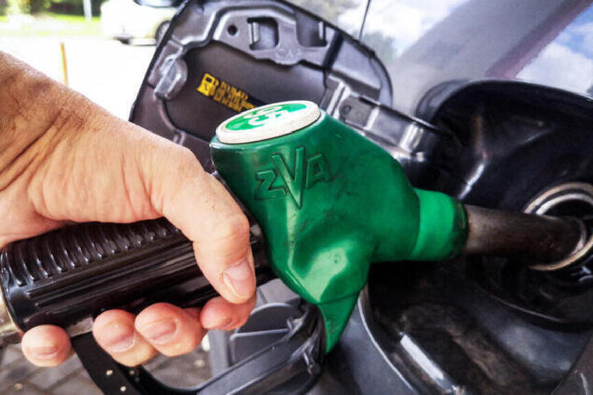 US issues sanctions waiver on Russian oil sales again
