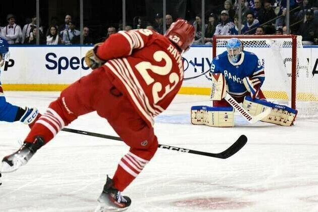 Lucas Raymond lifts Red Wings past Jonathan Quick, Rangers