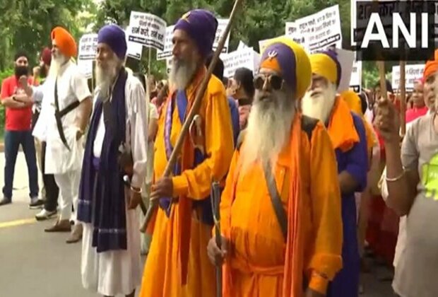 Sikh Prakoshth protests outside Rahul Gandhi's residence over his remarks on Sikh community