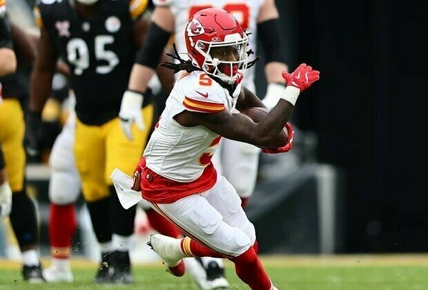 Chiefs Re-Sign WR Hollywood Brown