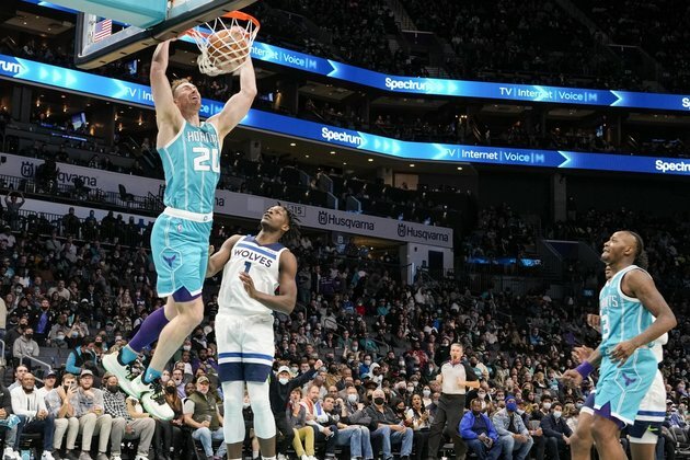 Rockets hope to slow hot-shooting Hornets