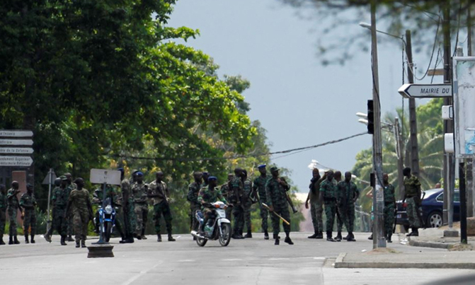 Ivory Coast army chief meets mutineers in their barracks Ivory Coast army chief meets mutineers in their barracks