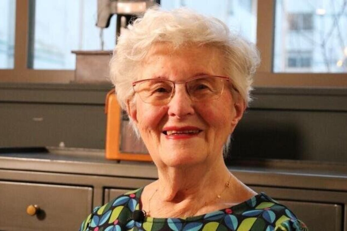 Holocaust survivor, 93, bears witness for young 'messengers of peace'