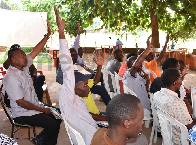 embers raise hands to in support of a motion to give the financial committee two months to go through the federation books hoto by ohnson ere