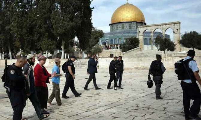 Jerusalem holy site closed to non-Muslims after violence Jerusalem holy site closed to non-Muslims after violence