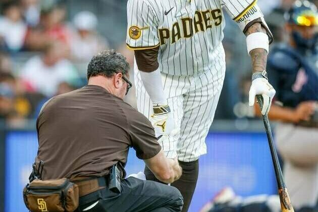 Padres standout 3B Manny Machado (calf) exits vs. Braves