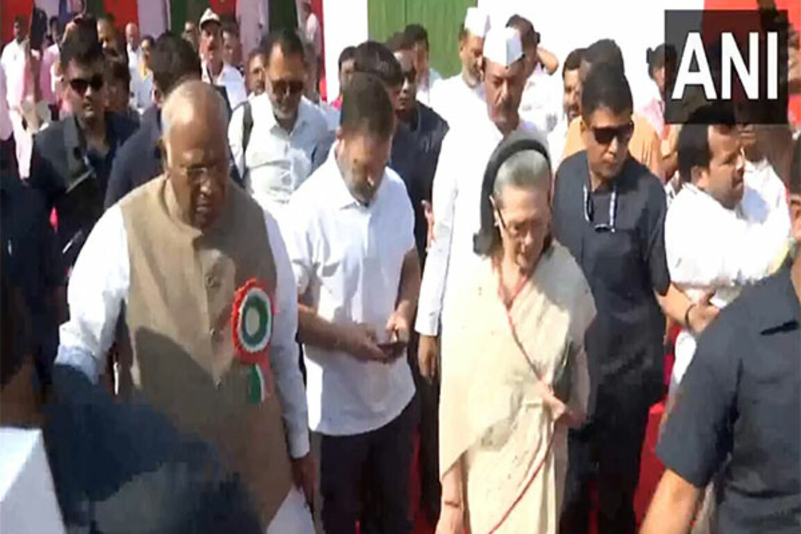 Kharge, Rahul, Sonia gear up to attend AICC's 84th convention on second day
