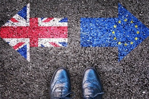 Pound looks placid in Brexit break before Parliament meets again