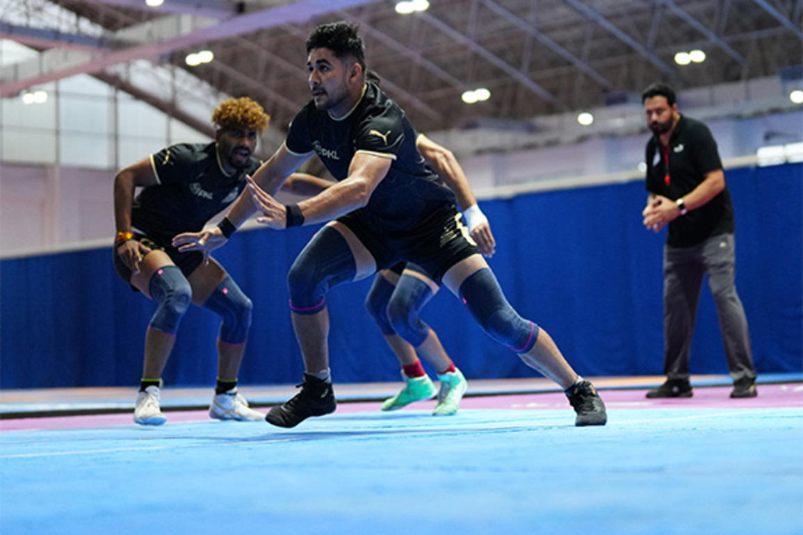 To be the best, you have to beat the best: Devank issues challenge to Naveen ahead of blockbuster Vizag Clash