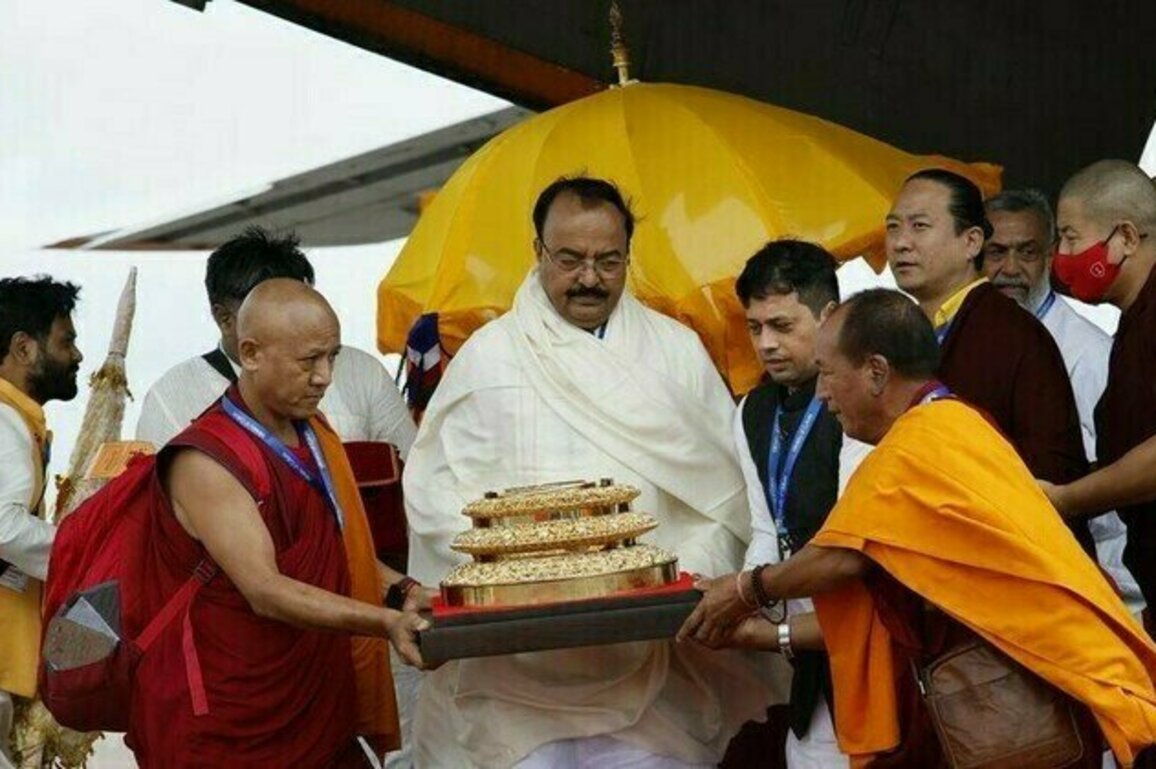 India brings Buddha relics to Russia 