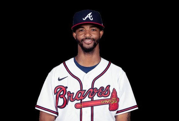 Braves select Carl Edwards Jr., designate Nate Jones