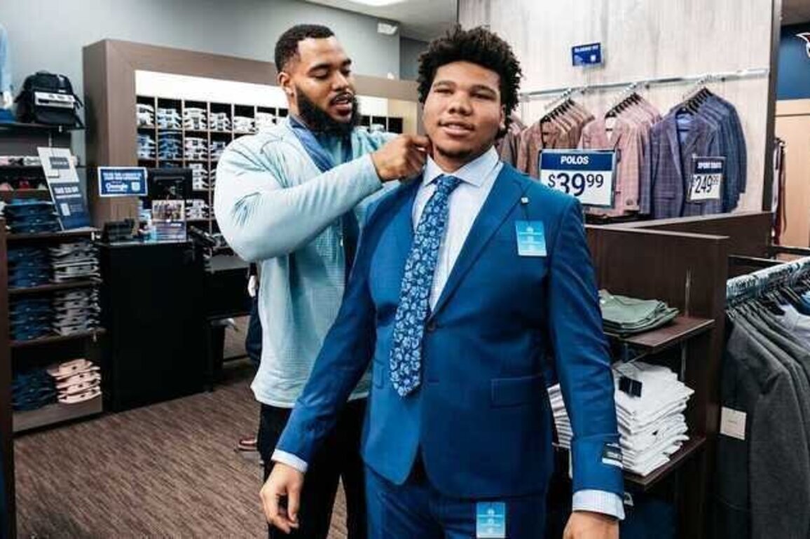 Titans DT Jeffery Simmons Named Week 17 NFLPA Community MVP