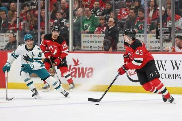 Dougie Hamilton leads Devils past Sharks for 7th straight win
