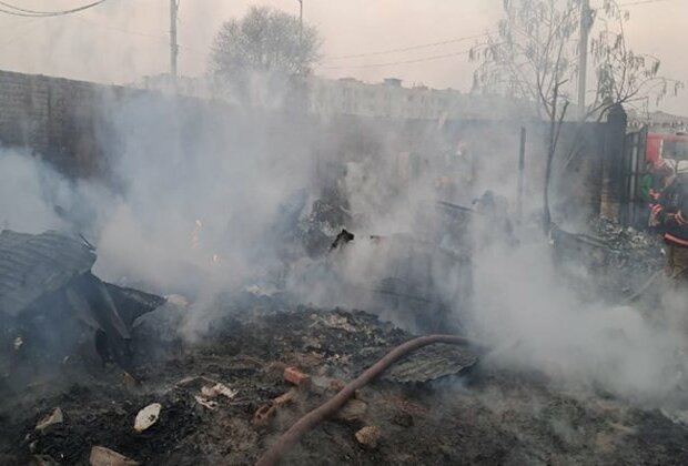 New Delhi: Fire breaks out at slum cluster in Rohini, dousing operation underway