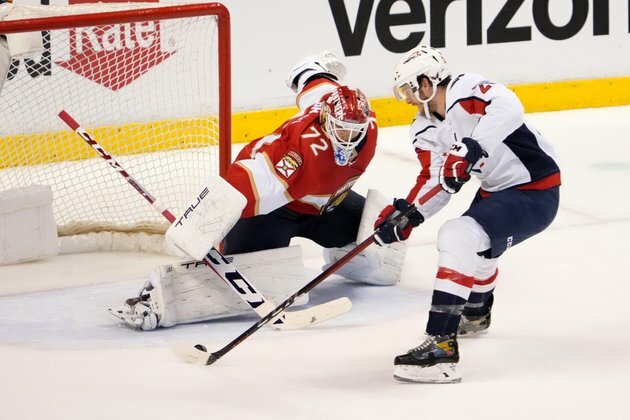 Panthers stun Caps with 4-goal rally, get late winner
