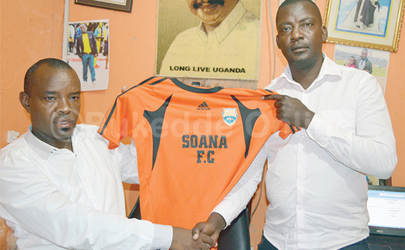 Nnannyini Soana, Smart Obed (ku kkono) ng'ayanjula Wasswa Bbosa. Nnannyini Soana, Smart Obed (ku kkono) ng'ayanjula Wasswa Bbosa.