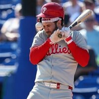 Phillies 1B Bryce Harper exits after HBP