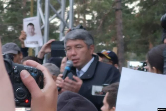 Protesters Rally In Siberian City Amid Outrage Over Mayoral Election