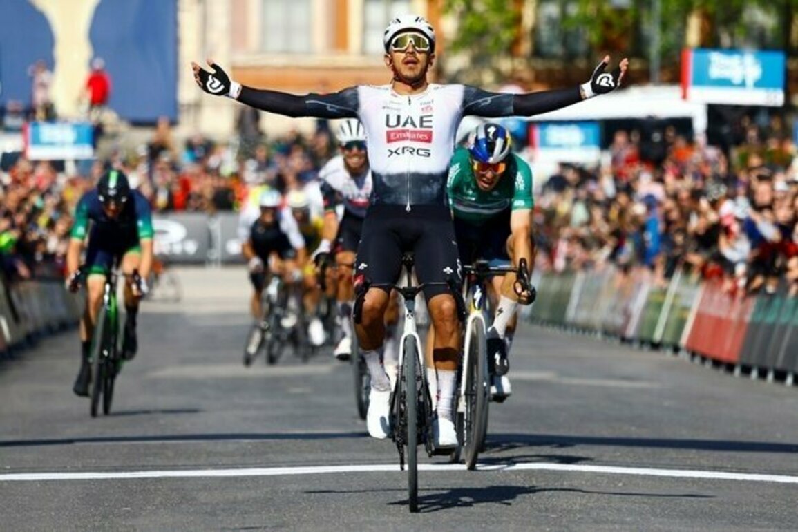 UAE Team Emirates-XRG takes lead at Giro d'Italia