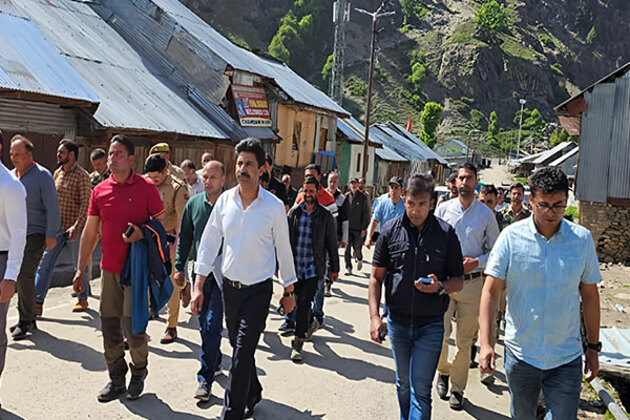 DC Anantnag inspects Nunwan and Chandanwari base camps, reviews Amarnath Yatra-2025 preparations