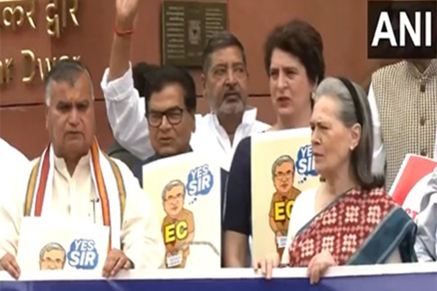 INDIA bloc continue protest against Bihar SIR, labourers' arrest at Parliament Makar Dwar; Congress leaders join in