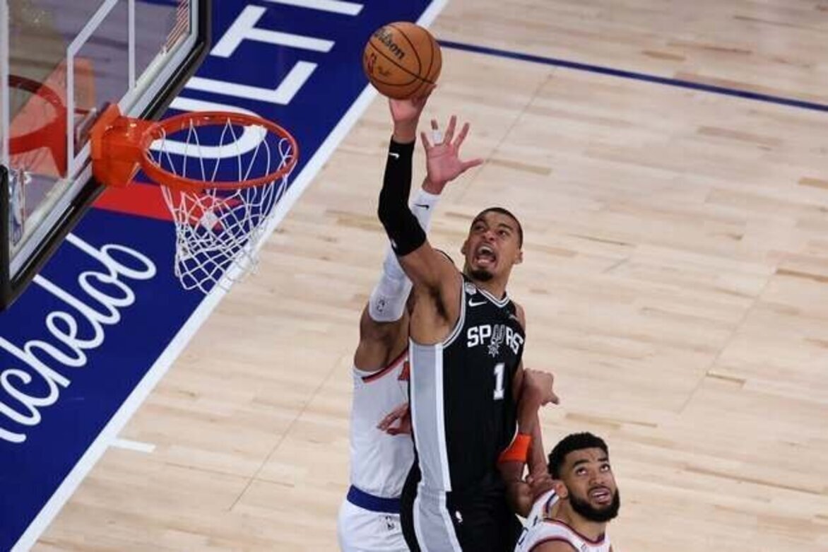 Knicks out to start new streak, while Spurs aim to knot series