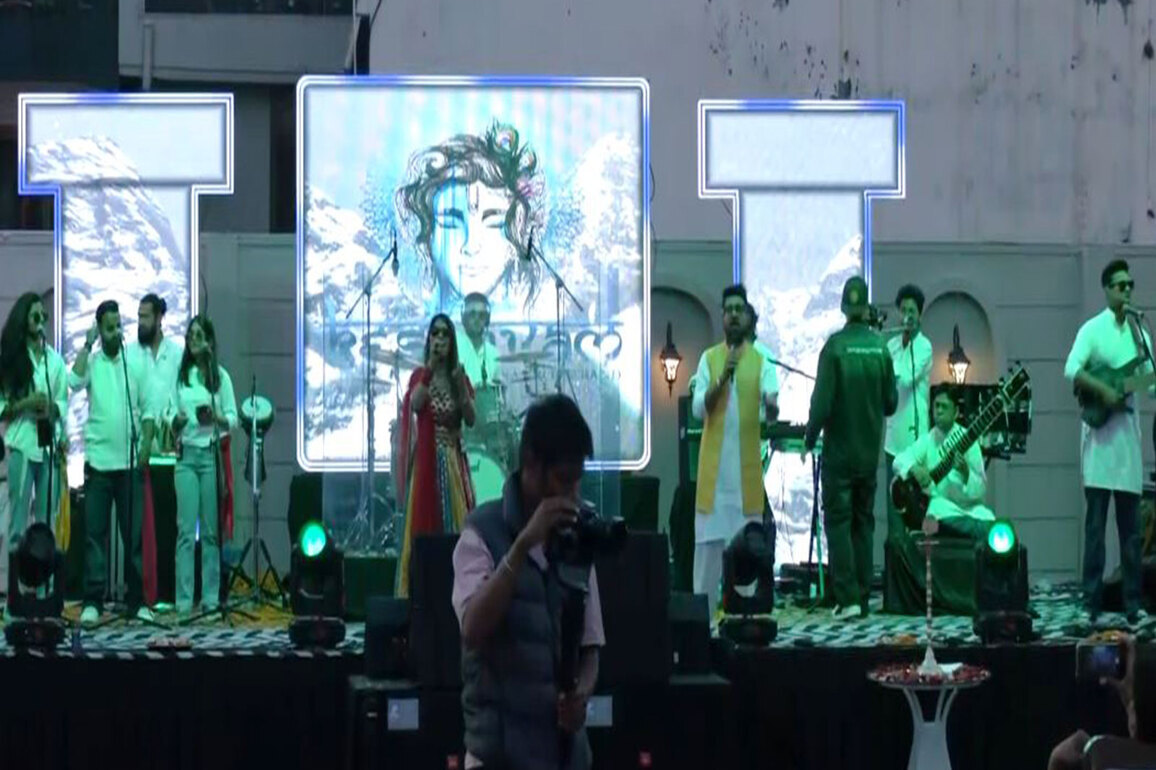 Aaroha Parivaar organises 'Devon Ki Holi' in Dehradun to promote musical and holistic wellness
