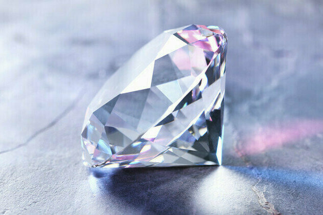 US extends loophole to keep banned Russian diamonds coming