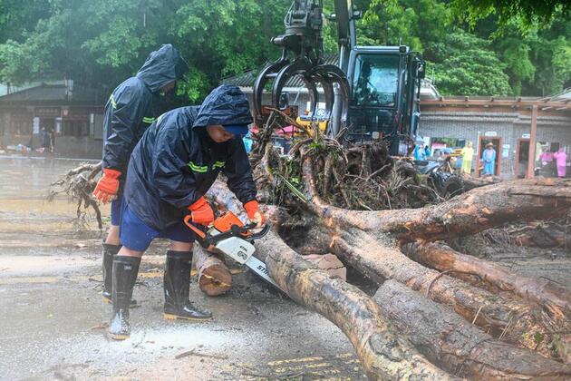 South China's Guangdong battles persistent downpours