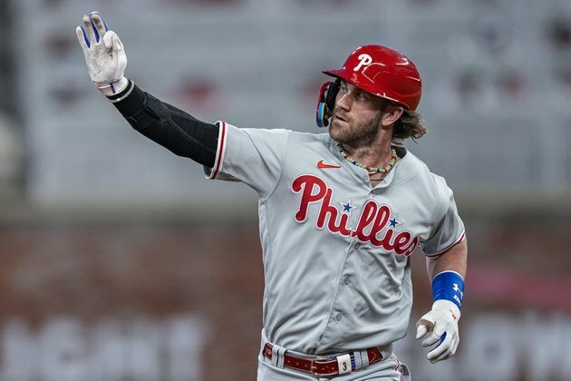Phillies crank 5 HRs, dispatch Braves