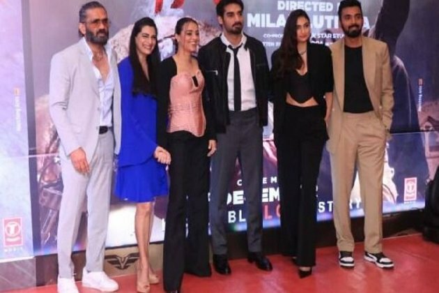 Athiya Shetty, KL Rahul pose together for family picture at 'Tadap' screening