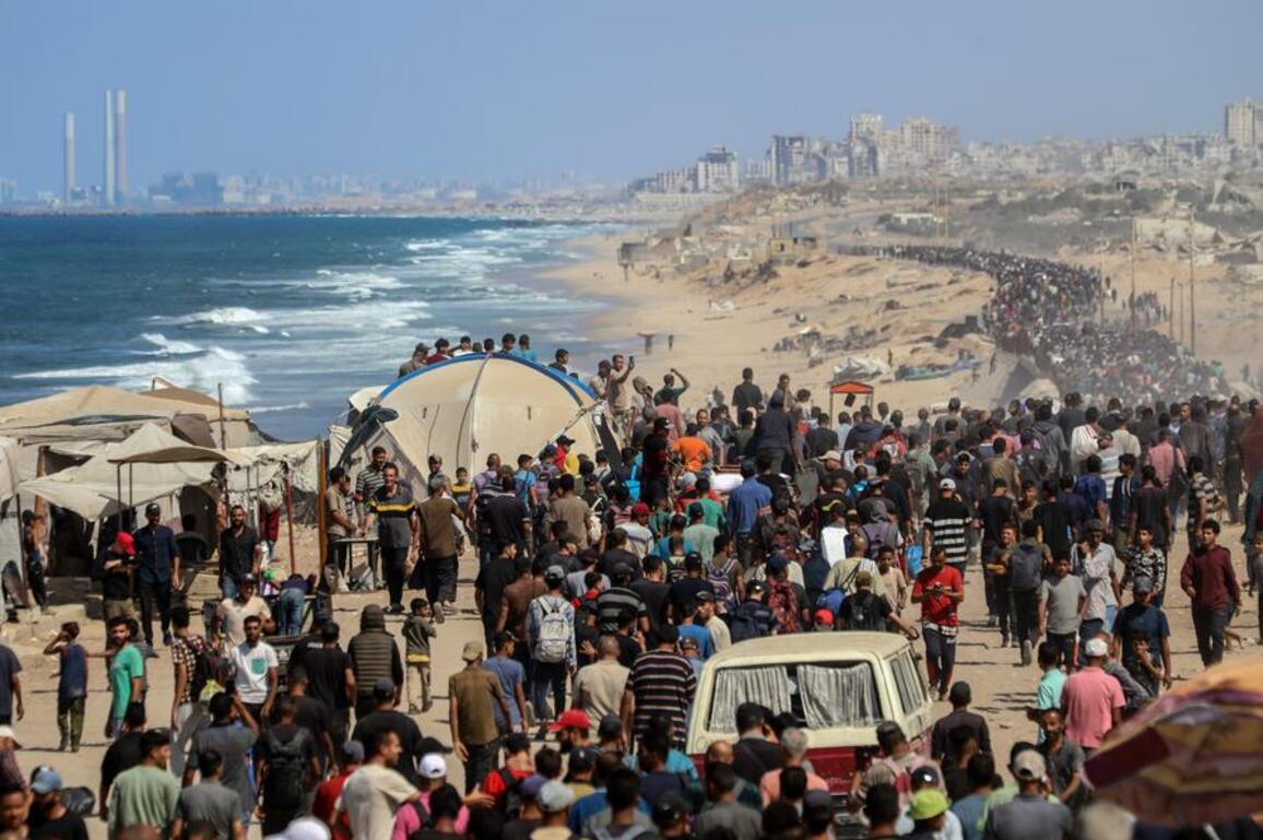 Mideast in Pictures: Palestinians begin returning to Gaza's north