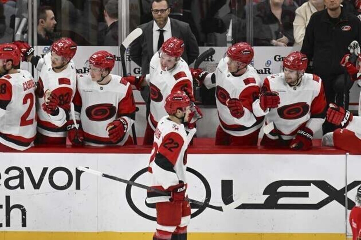 Logan Stankoven's 2 goals, 3 points push Hurricanes past Blackhawks