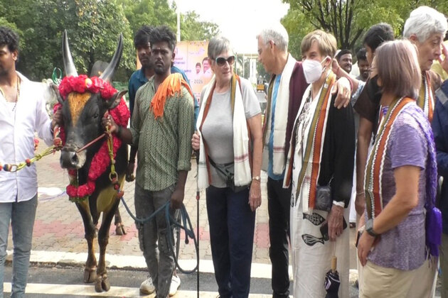 TN: Tiruchirappalli Collectorate celebrates Pongal with foreign tourists