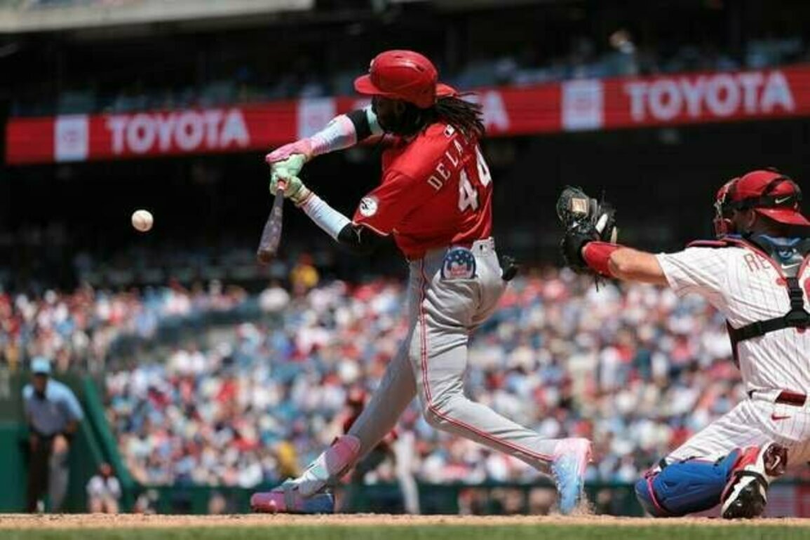 Reds erupt in 3rd, hold on to put away Phillies